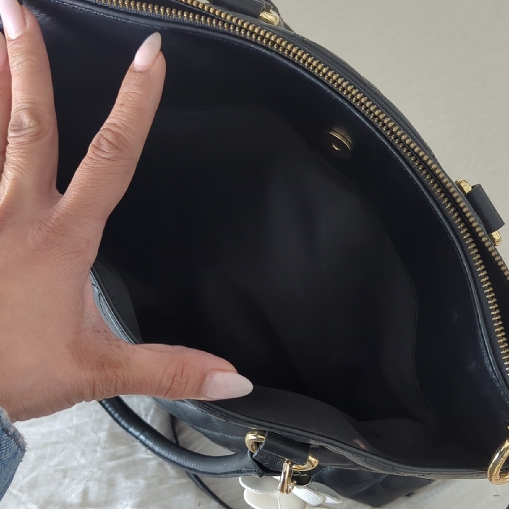 Black Genuine Leather Quilted Handbag - Picture 5 of 11